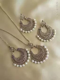 Pearl Setting silver Metal Necklace, Gorgeous earings and maangtikka For Women